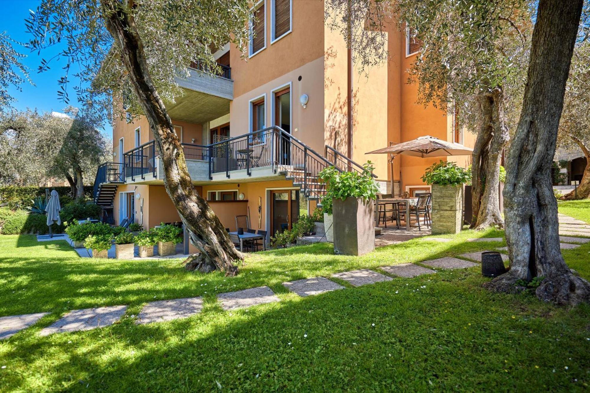 Callalillyjardin مالتشيزينيه المظهر الخارجي الصورة